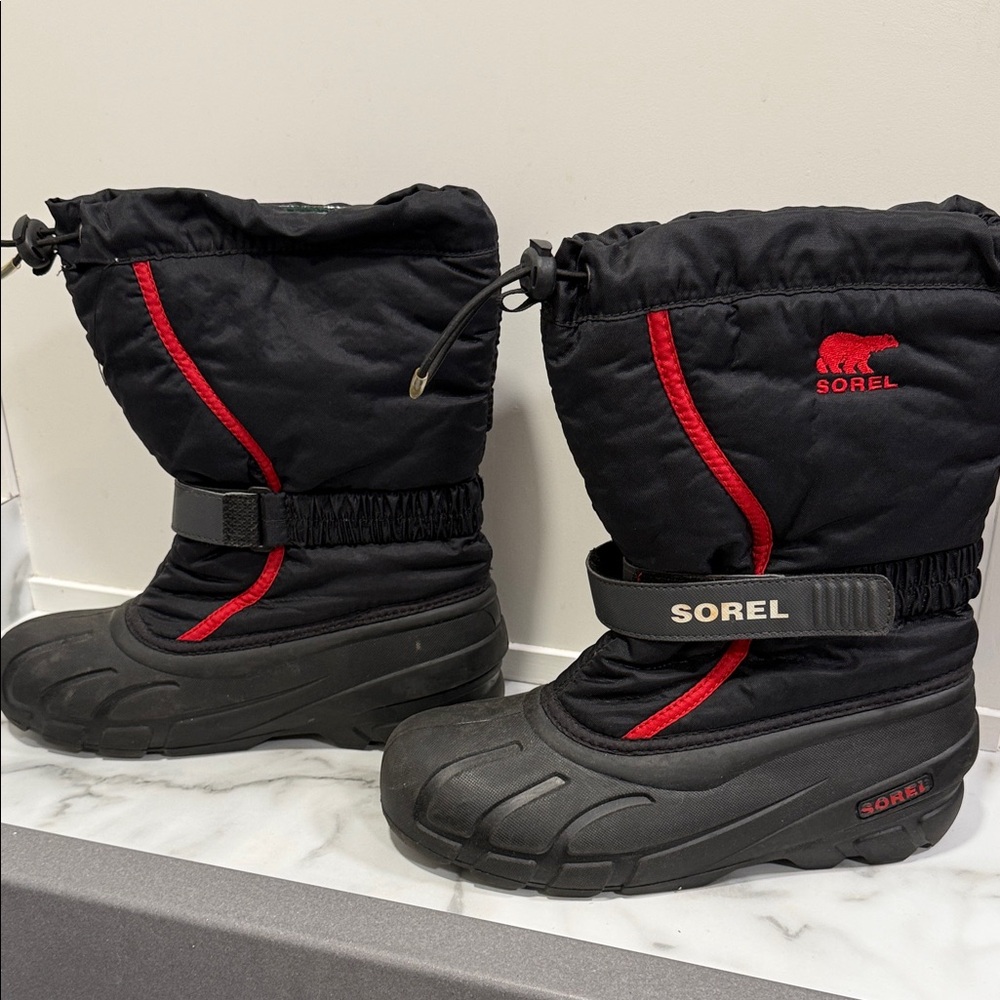 Sorel Flurry™ Snow Boots, black and red Kids size 6